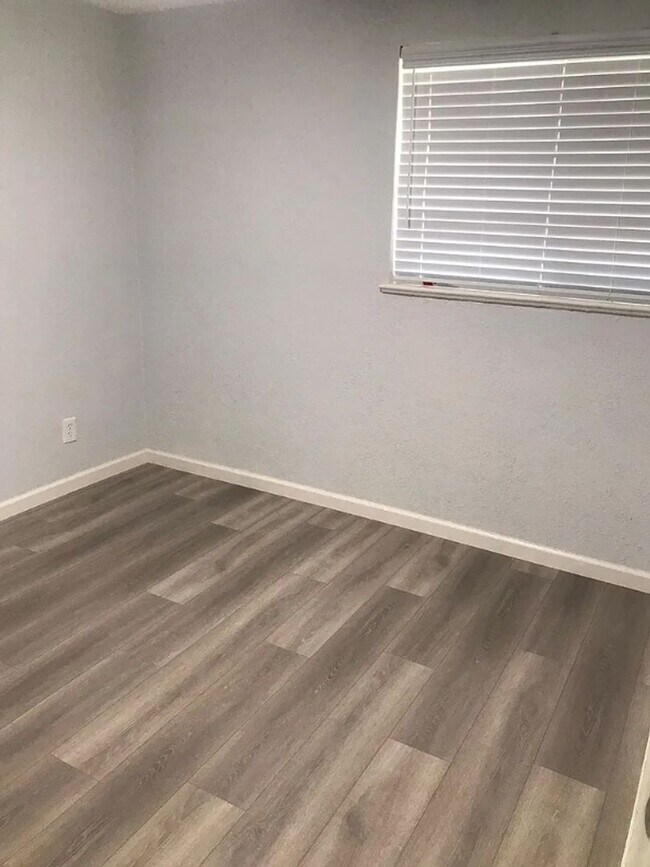 Building Photo - Updated 3 bedroom in 80010 - Move in Ready!