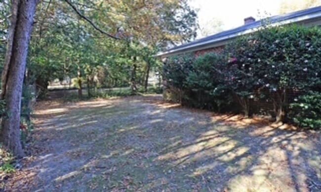 Building Photo - Cozy 2-Bedroom Duplex in Southeast Columbia – Brandon Acres!