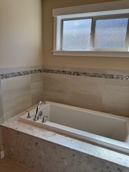 Building Photo - 15324 50th Pl W