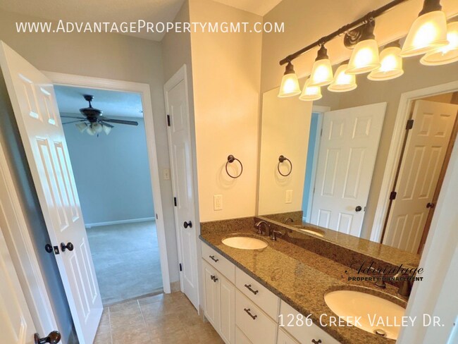 Building Photo - 1286 Creek Valley Dr