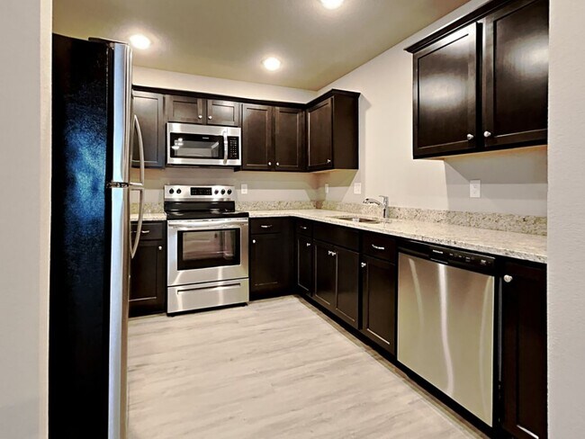 Building Photo - Coming Soon! 3 BR/2BA | Newly Renovated Single Family Home | 1-Car Garage Parking | In Blue Springs!