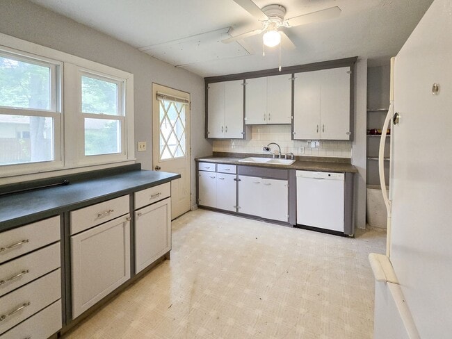 Building Photo - 654/656 Ripley Ave