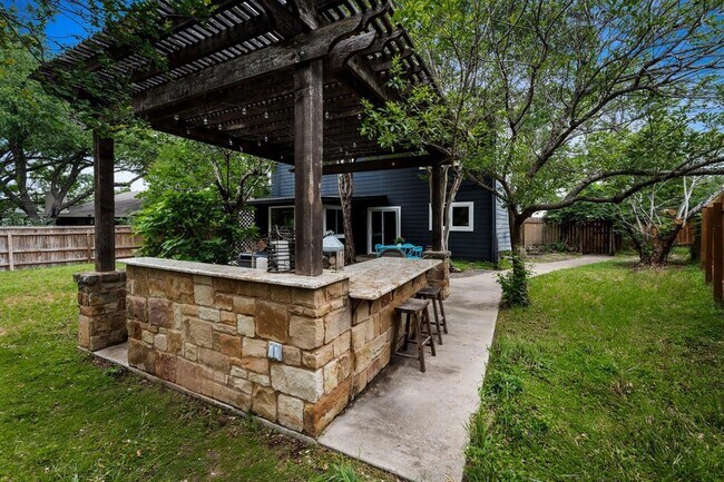 Building Photo - 11600 Parkfield Dr