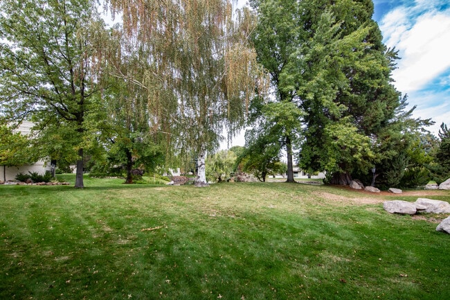 Building Photo - 4953 Lakeridge Terrace W