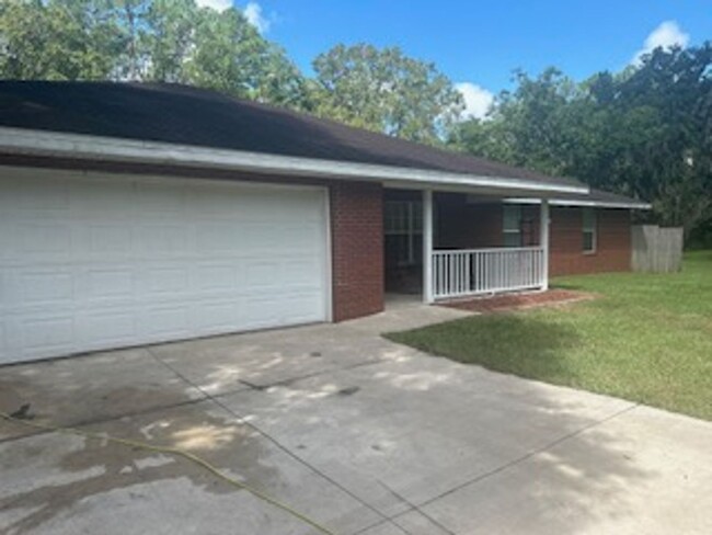 Building Photo - Country Brick Ranch in Callahan