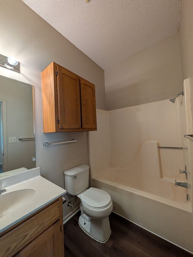 Building Photo - LOCATION!! On Wood Rd -Off Landa  / Fridge / Covered Back Patio / No Carpet / NBISD