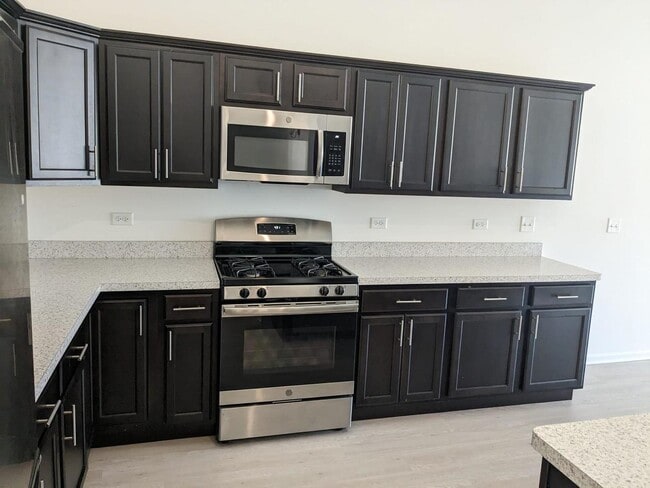Building Photo - 2 Solara Ct