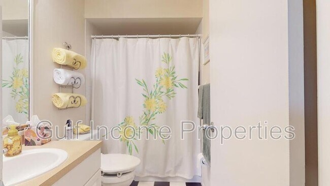 Building Photo - 5037 Village Garden Dr