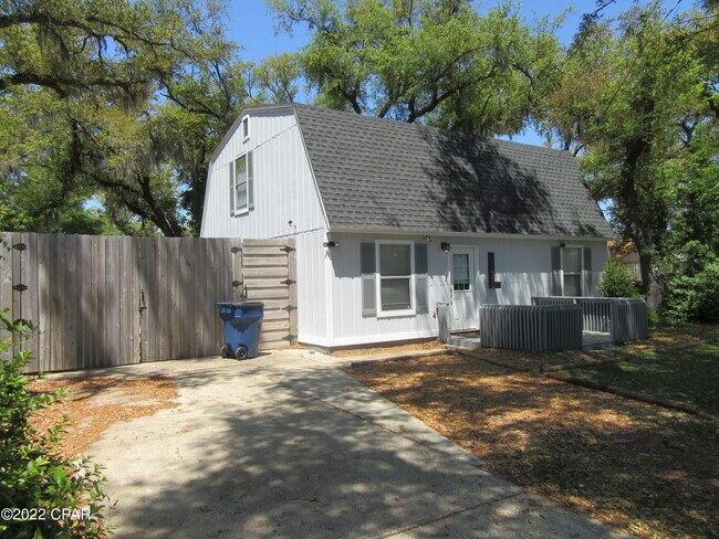 Building Photo - 1113 Arthur Ave