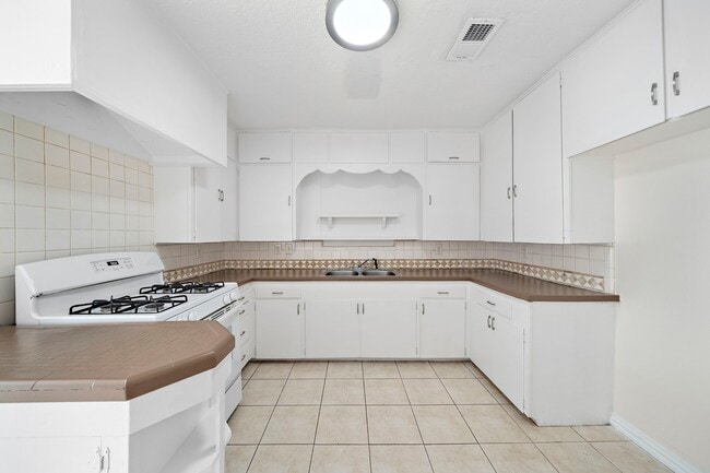 Building Photo - 404 Milwaukee St