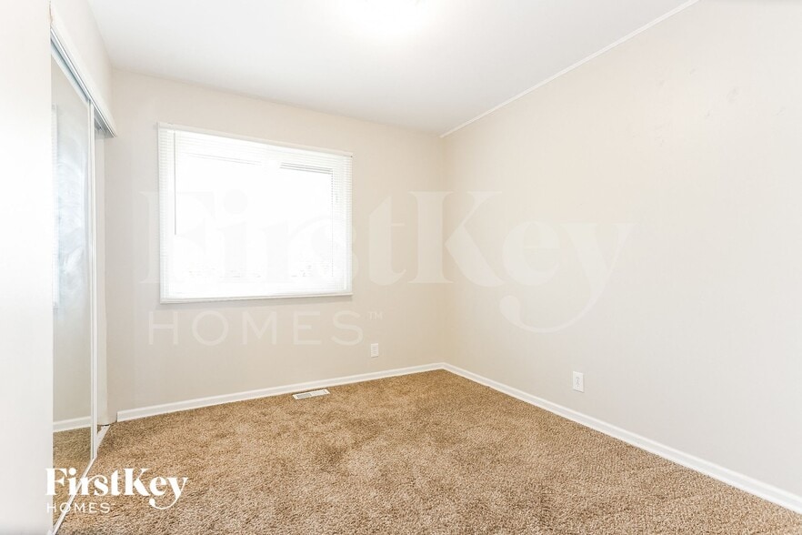 Building Photo - 1939 Ashwood Ln