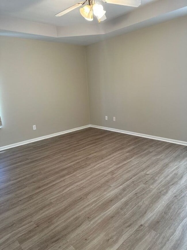 Building Photo - 305 Towbridge Ln