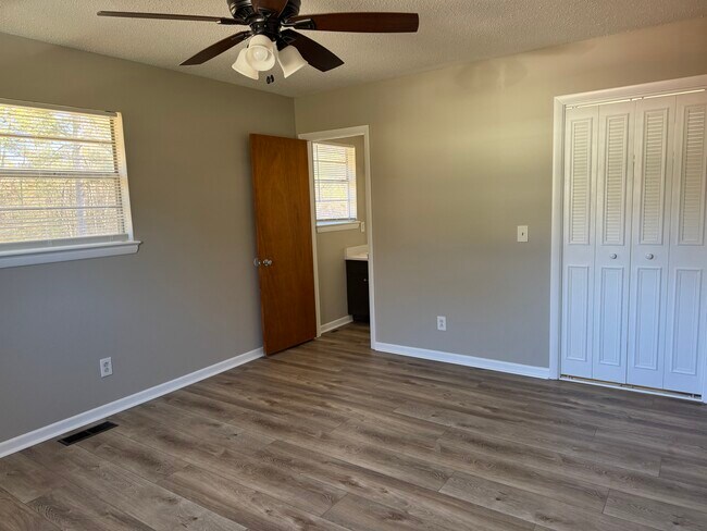 Building Photo - 1077 Bandy Ln