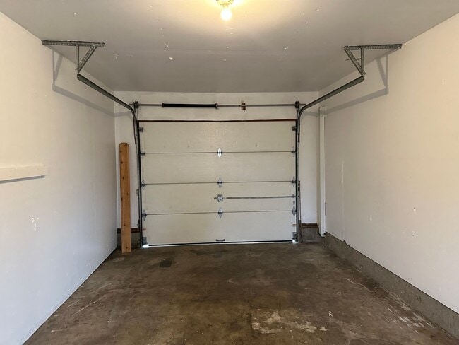 Building Photo - Beautifully updated 2 bed/1bath duplex in Thurston!