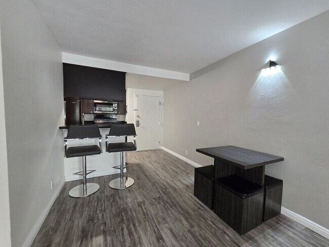 Building Photo - 5540 Lindo Paseo