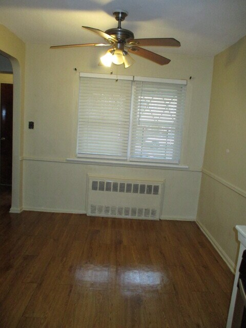 Dining Nook - 1146 E 85th St