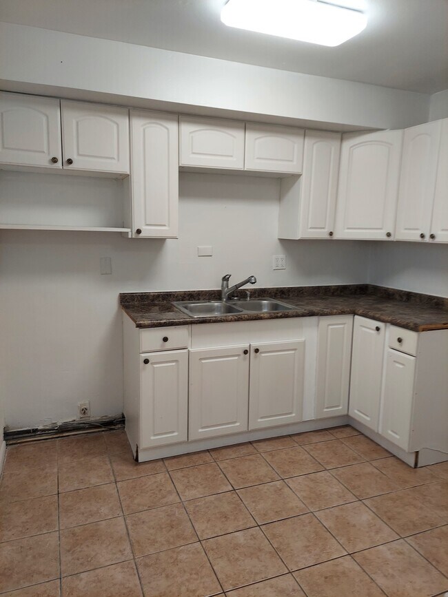 Kitchen - 22 Elton St