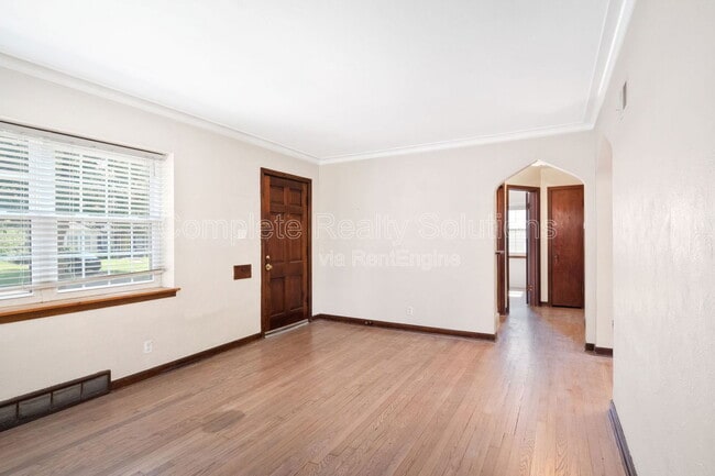 Building Photo - 5442 Bancroft Ave