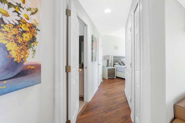 Building Photo - Spacious FURNISHED 3 Bed 2 Bath Condo In P...