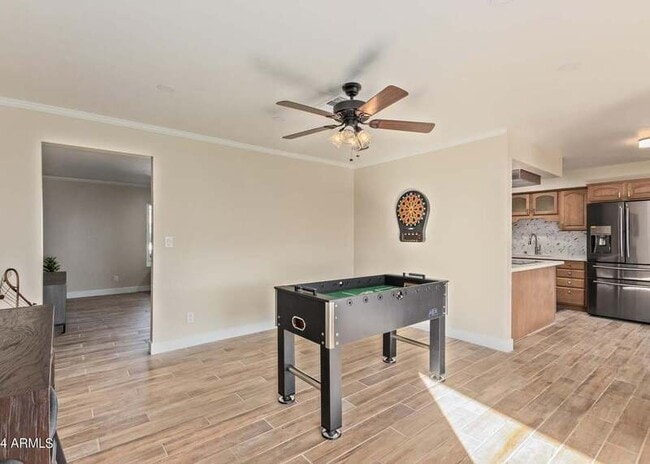 Building Photo - 8737 E Sage Dr