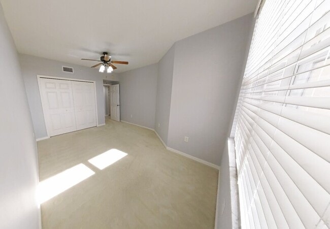 Building Photo - 1200 Country Club Dr