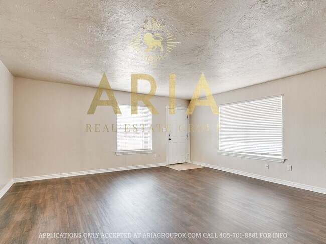 Building Photo - *639-641 Welston Cr.