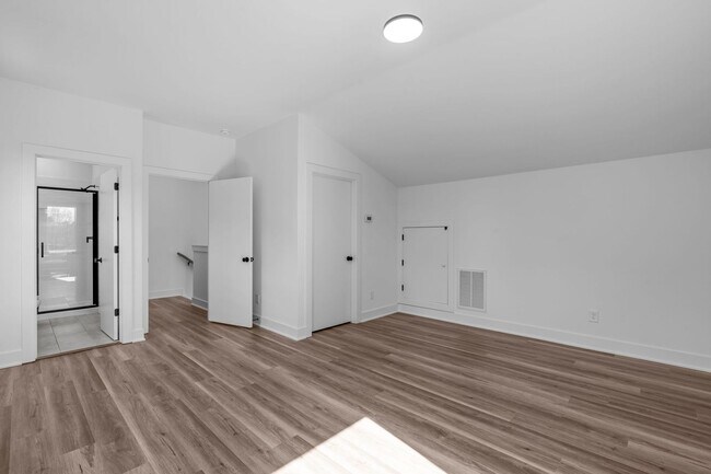 Building Photo - **OFFERING WAIVED APPLICATION FEES & $200 ...