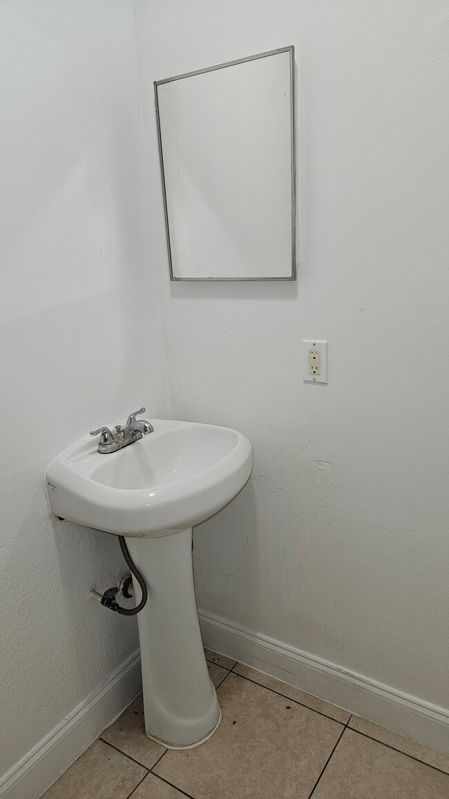 Building Photo - 177 NE 12th Ave