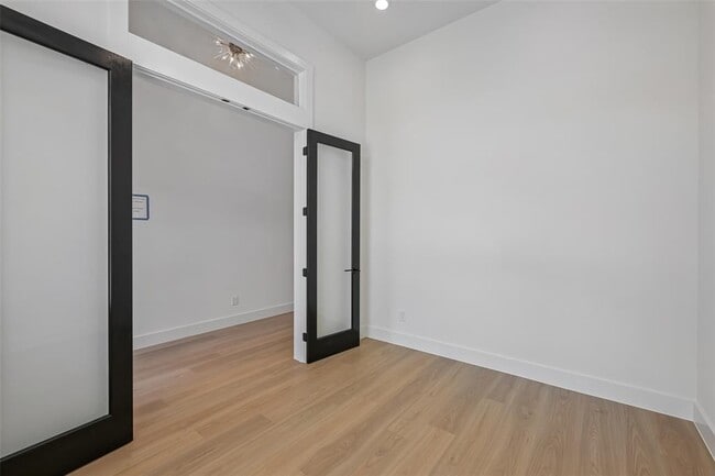 Building Photo - 4908 Turquesa Dr