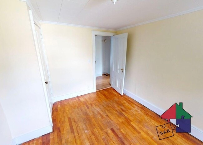 Building Photo - 858 S Barre Rd
