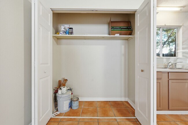 Building Photo - Charming 2 Bedroom in Prime Location!