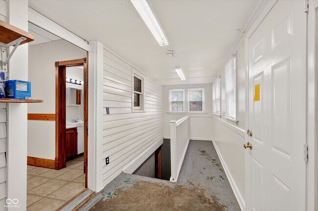Building Photo - 456 N Centennial St