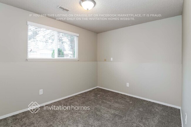 Building Photo - 1002 151st St E