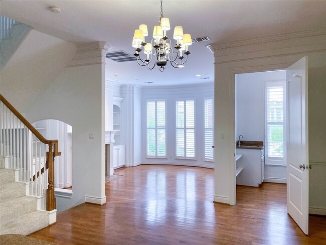 Building Photo - 1329 Hyde Park Blvd