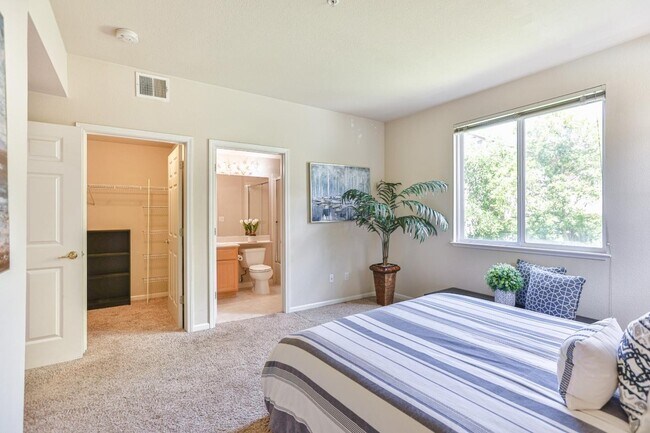 Building Photo - 38740 Tyson Ln