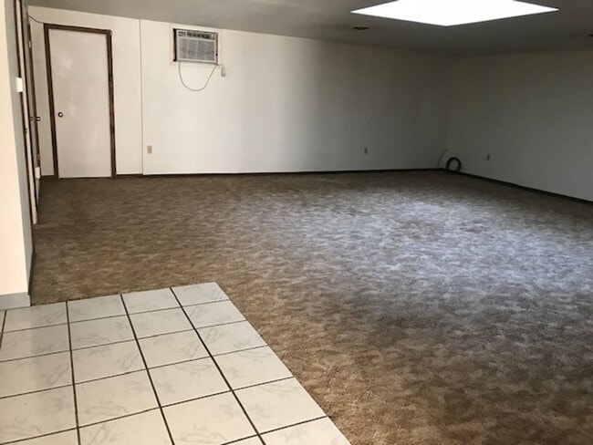 Building Photo - X-Large One Bedroom ground level apartment...
