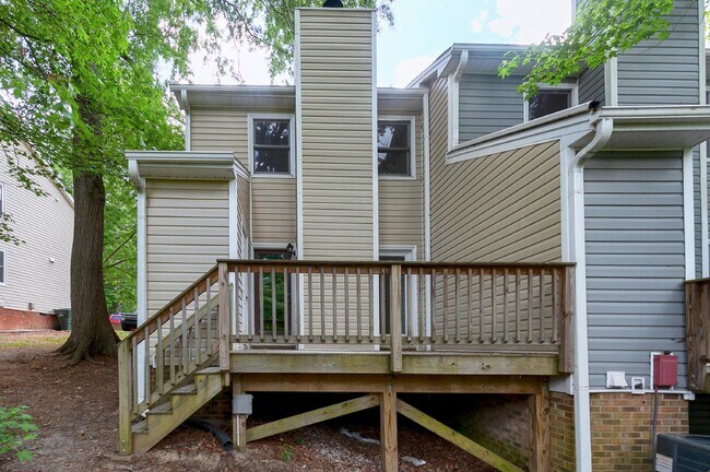 Building Photo - 5544 Kaplan Drive Unit A