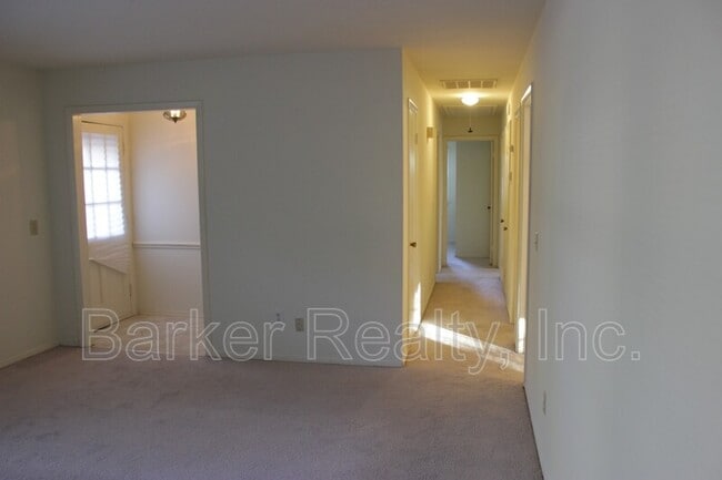 Building Photo - 405 Killington Dr