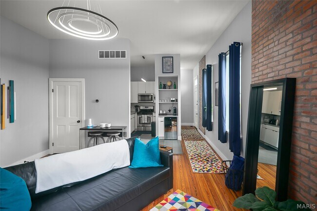 Building Photo - 815 Rutger St