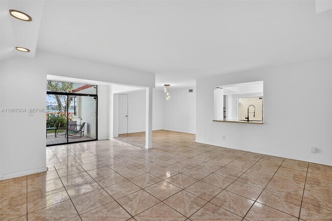 Building Photo - 347 Ives Dairy Rd