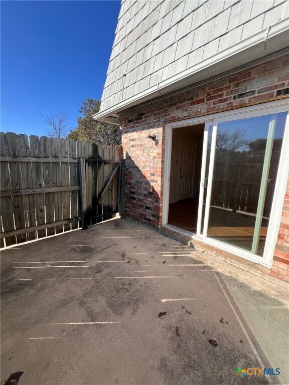 Building Photo - 1303 Wales Dr