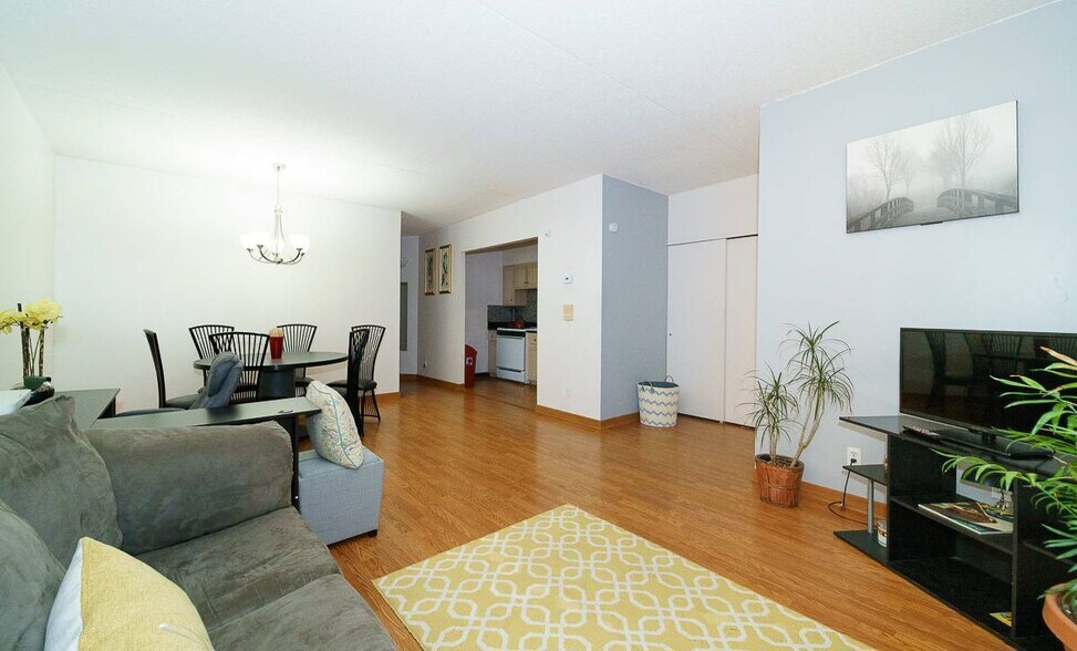 Building Photo - 136 W 117th St