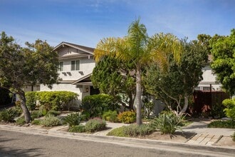Building Photo - Move-in Ready Condo!