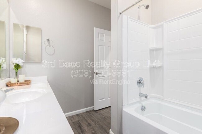 Building Photo - 21242 W Wilshire Dr