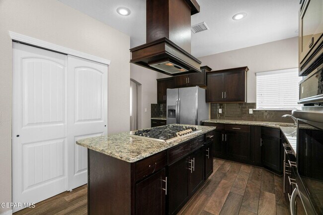 Building Photo - 7877 Enchanted View Dr