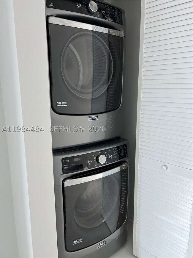 Building Photo - 400 Sunny Isles Blvd