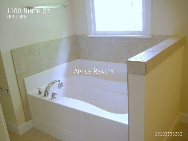 Building Photo - 1100 9th St