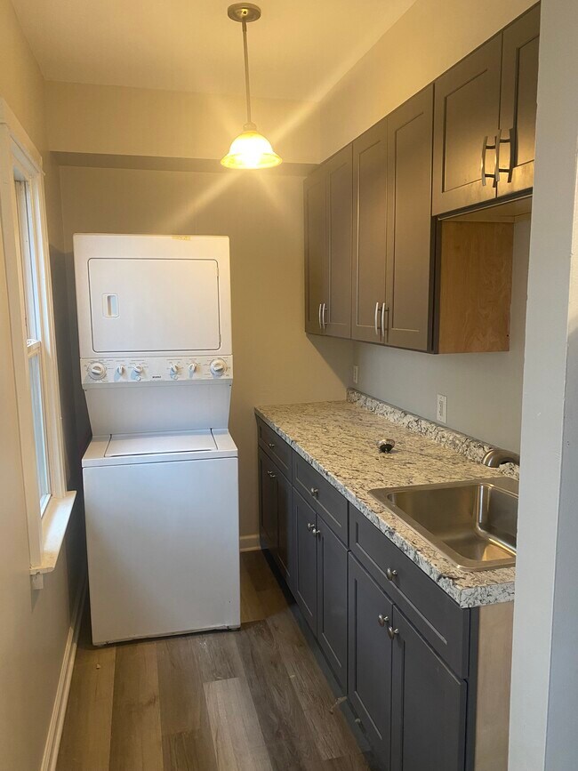 Kitchen with washer and dryer - 134 Shelton Ave