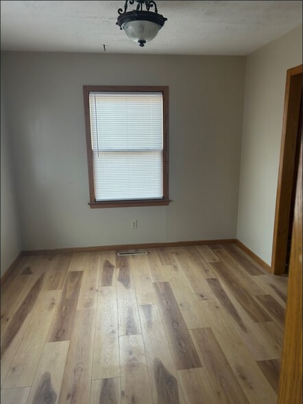 Building Photo - 561 N Knight St