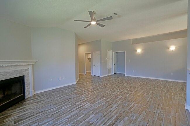 Building Photo - 2365 Ortega St